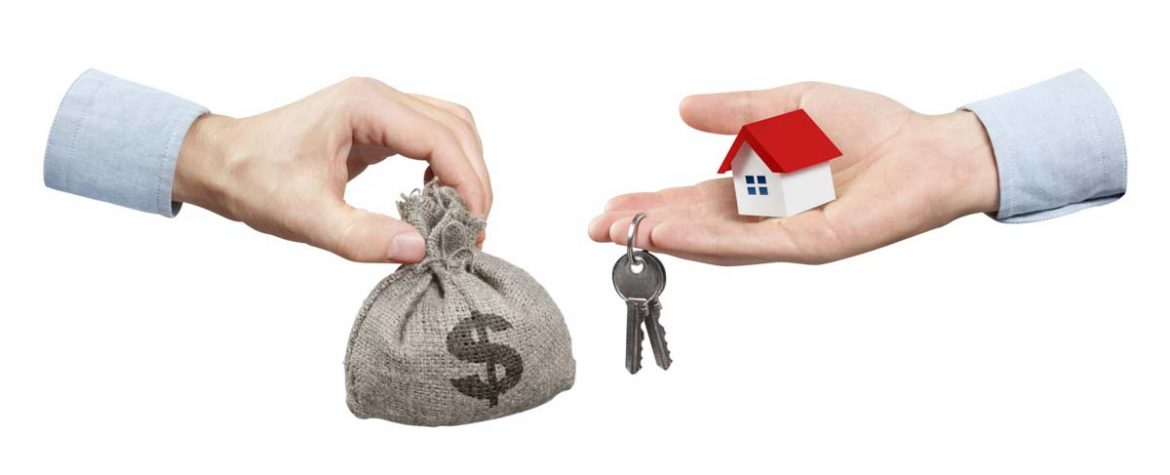 Hands,Changing,A,Burlap,Sack,Full,Of,Dollars,For,Keys 【這七種房子千萬別買】影響貸款成數的地雷屋